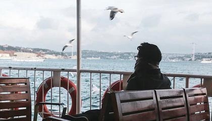 B体育官网_传奇与新星：如何在球队中找到平衡